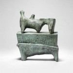 Figura reclinada sobre pedestal, Hernry Moore